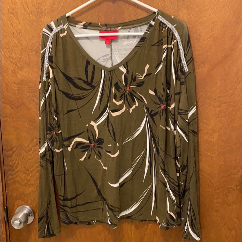 Jennifer Lopes shirt size large